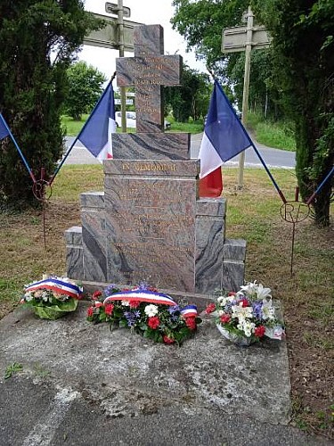 Stèle commémorative de la fusillade des quatre routes