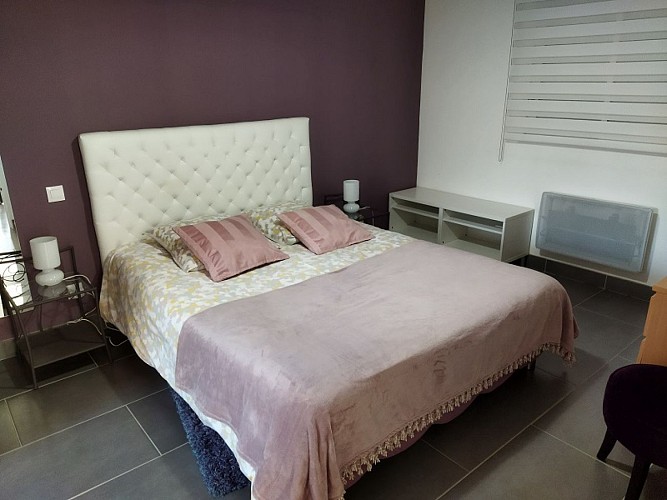 Chambre de la borde_Aubergine_acces PMR (2)