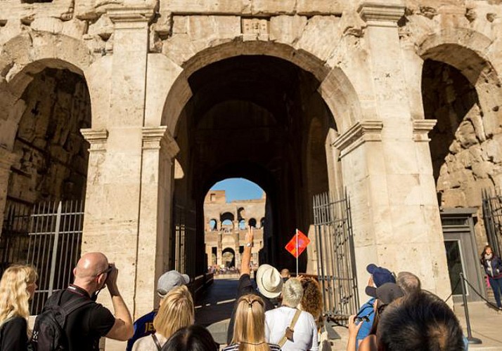Visita guiada del Coliseo, el Foro y el Palatino con acceso preferente
