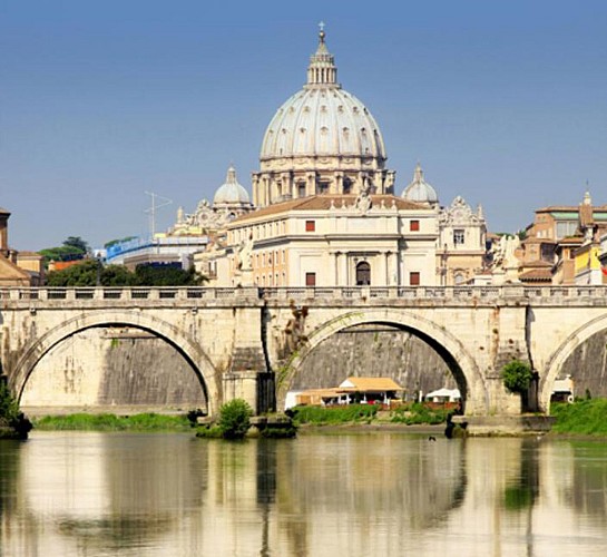 Roma in battello : crociera a fermate multiple sul Tevere