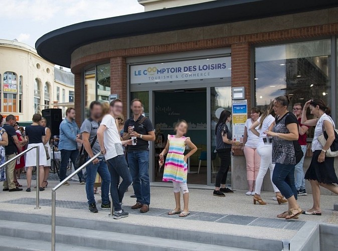 Devant le Comptoir des Loisirs d'Evreux ©S Vuillemin EPN