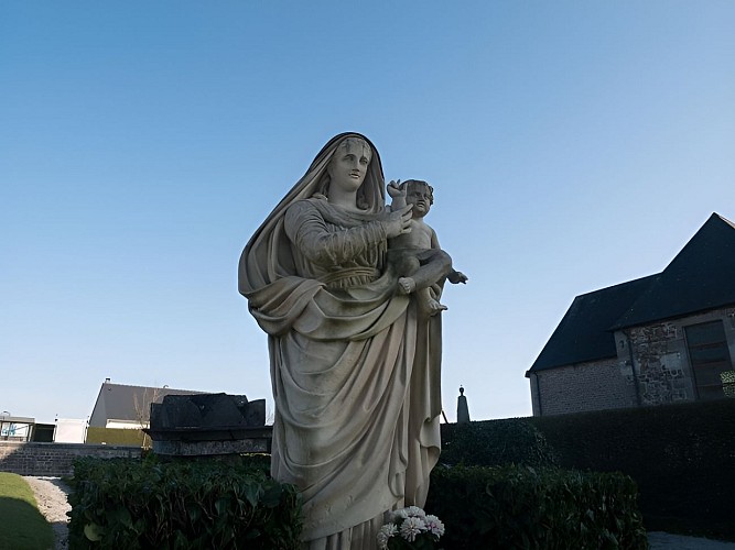 Statue de la Vierge St Charles de Percy