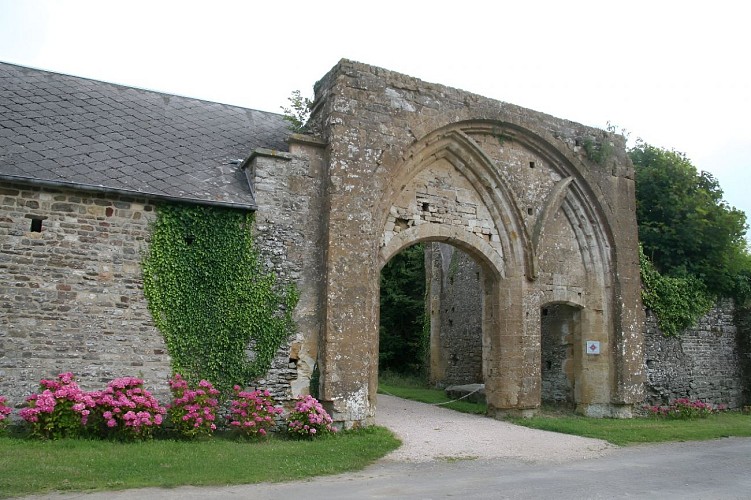 Porterie monastere Plessis Grimoult