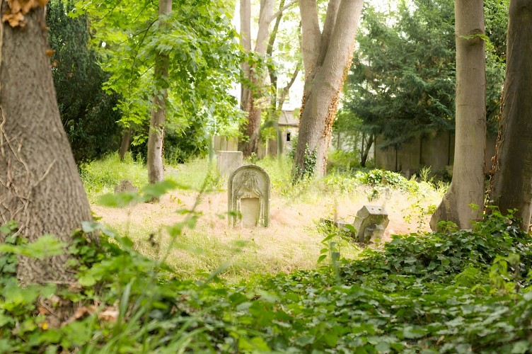 294087-Cimetiere-dormant-Saint-Pierre-a-Caen-Caen-la-mer-Tourisme---Pauline---Mehdi---Photographie-1200px
