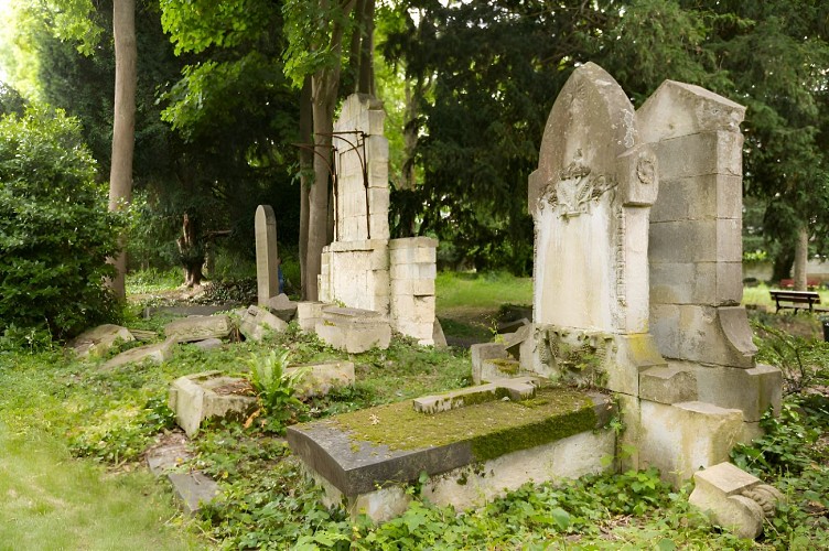 294086-Cimetiere-dormant-Saint-Pierre-a-Caen-Caen-la-mer-Tourisme---Pauline---Mehdi---Photographie-1200px