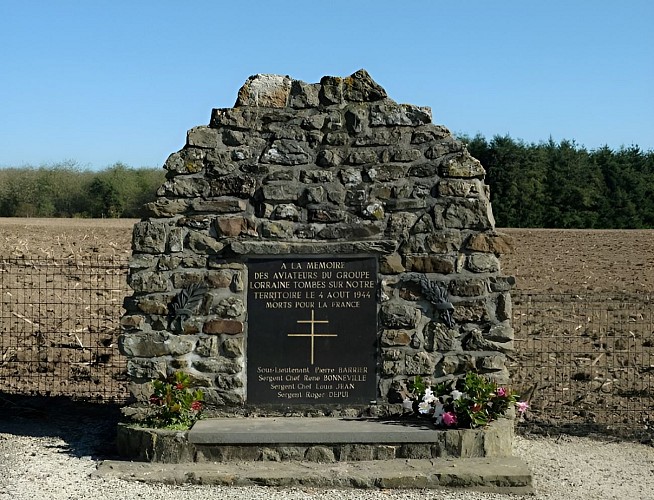 serge-philippe-lecourt-2018-monument-aux-morts-saint-denis-de-mere-14-17-5bdb14fc16fd6
