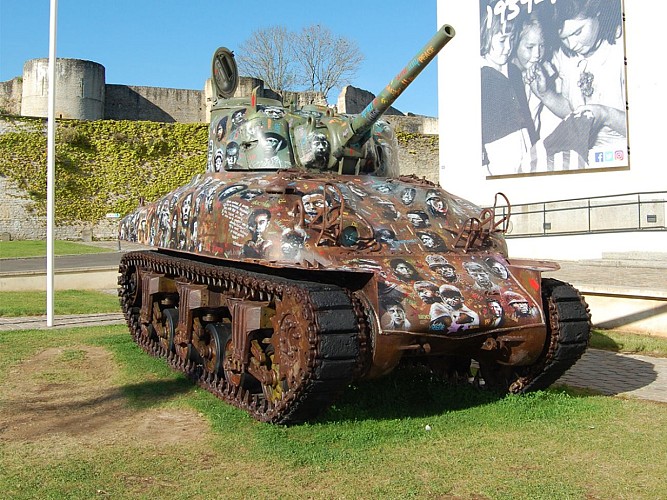 War-is-hell-jef-Aerosol-char-Falaise