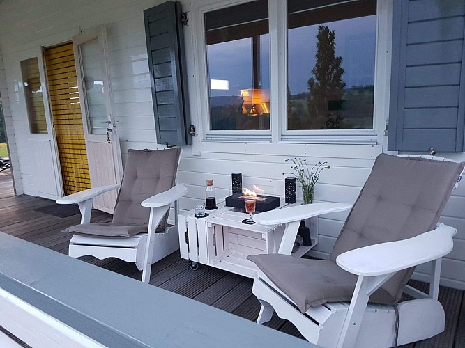 camping-la-perle-creuse-chalet Kentucky-4personnes-terrasse couverte