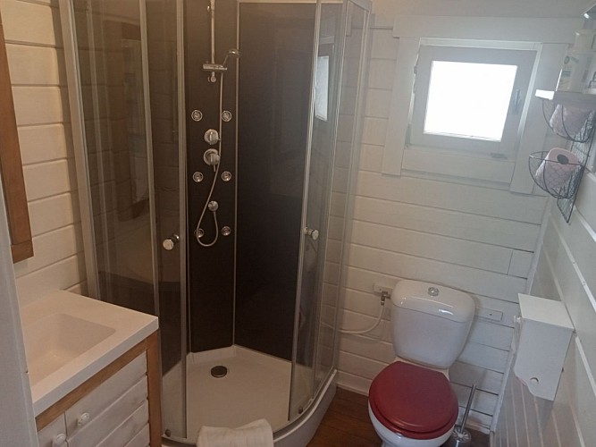 camping-la-perle-creuse-chalet Indiana-4personnes-salle d'eau