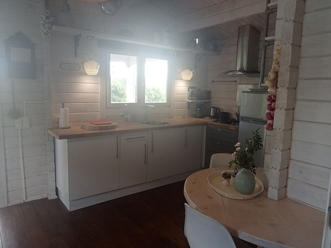 camping-la-perle-creuse-chalet Indiana-4personnes-cuisine2