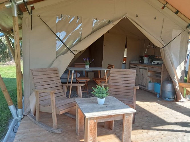 camping-la-perle-creuse-tente safari-2personnes-Tennessee-terrasse