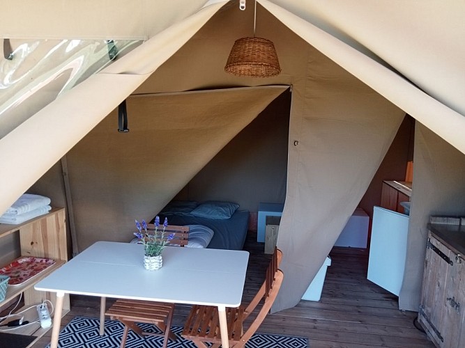 camping-la-perle-creuse-tente safari-2personnes-Tennessee-intérieur2