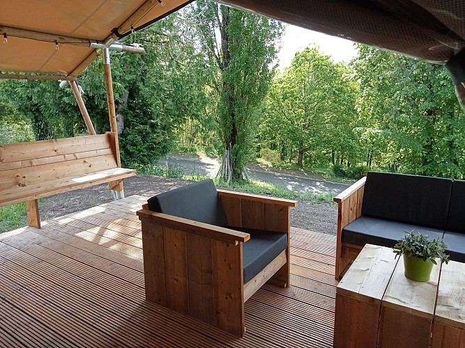 camping-la-perle-creuse-tente safari-5 personnes-Nevada-vue extérieure terrasse
