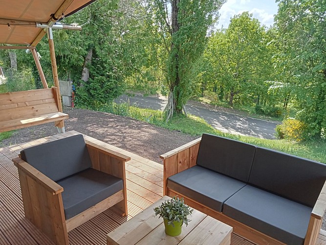 camping-la-perle-creuse-tente safari-5 personnes-Colorado-vue extérieure terrasse