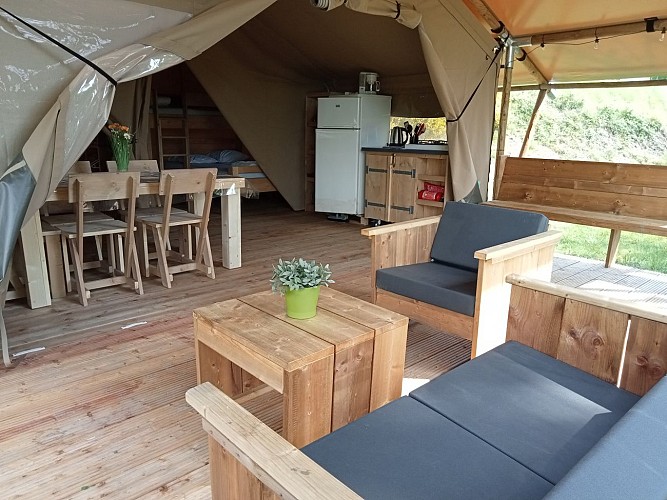 camping-la-perle-creuse-tente safari-5personnes-Colorado-terrasse