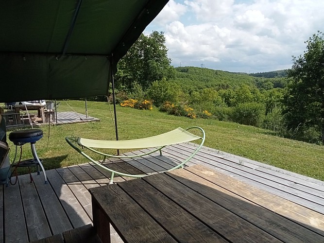 Camping-la-perle-tente-safari-6personnes-terrasse-vue
