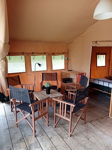 Camping-la-perle-tente-safari-6personnes-salon
