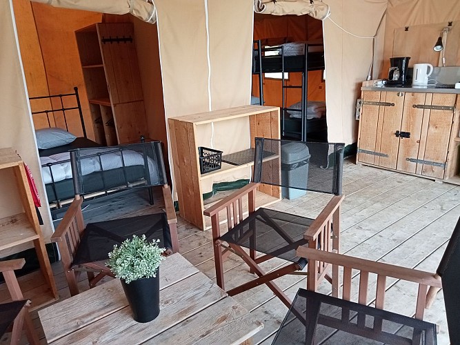 Camping-la-perle-tente-safari-6personnes-intérieur