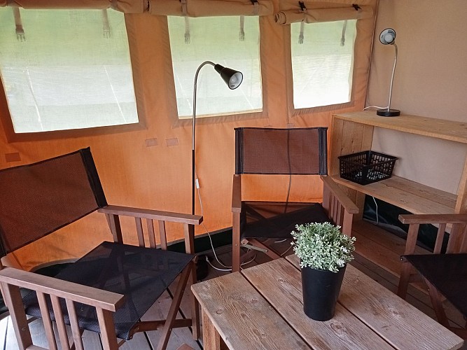 Camping-la-perle-tente-safari-6personnes-salon intérieur