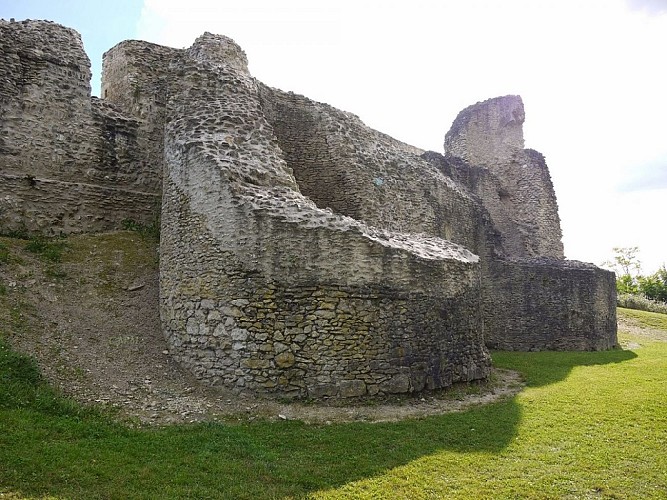 Vestiges du Château, Ivry la Bataille © LVP