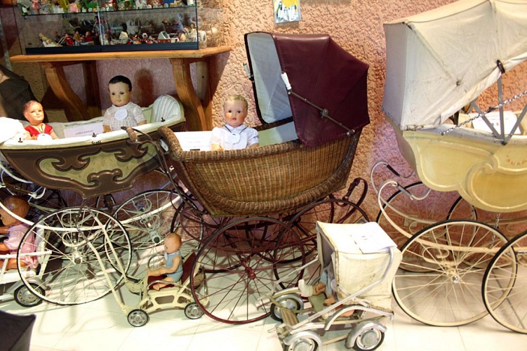 Musée du landau à Saint Aubin de Scellon