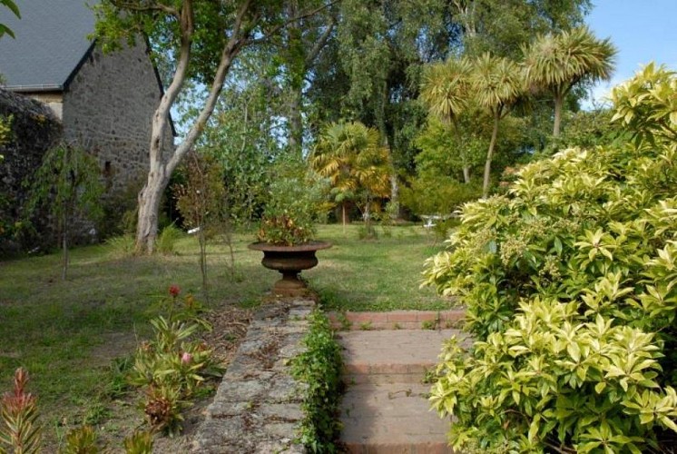 Anneville en Saire_Jardin du Bourg