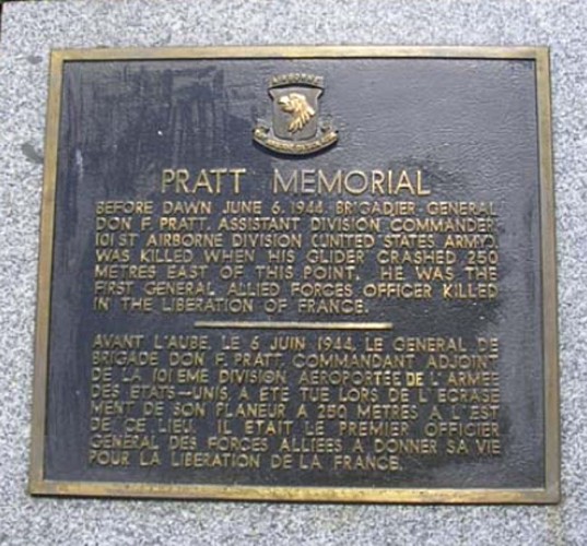 Hiesville Stèle Général Pratt zoom 2