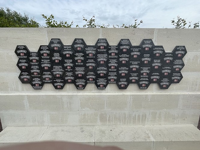 Plaque Monument danois coté