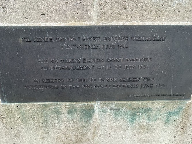 Monument Danois Zoom plaque