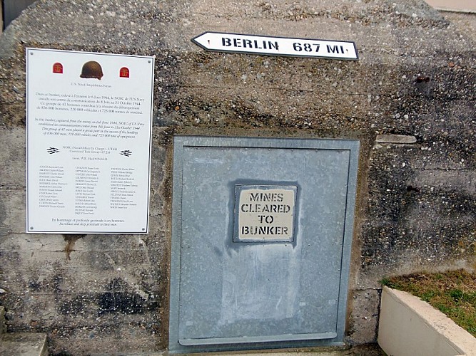 Plaque et bunker US Navy_Utah Beach©OT Baie du Cotentin (1)