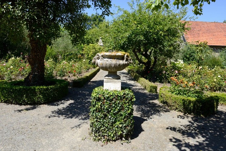 jardin-manoir-saussey-2