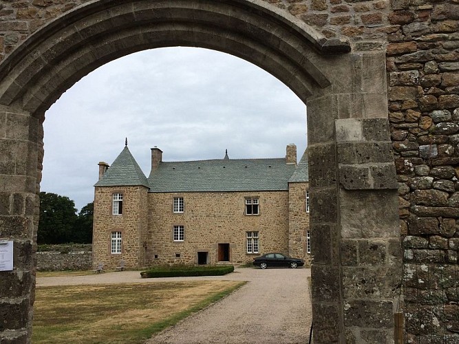 maupertus-sur-mer-manoir-2