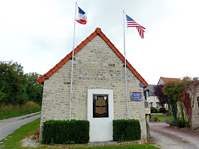 Plaque 101e aiborne attaque_SAINT-CÔME-DU-MONT©OT Baie du Cotentin (3)