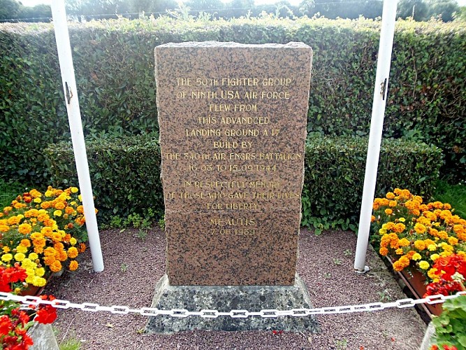 Stèle Aérodrome A17_MEAUTIS©OT Baie du Cotentin (3)