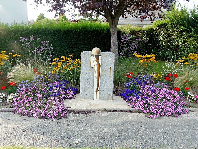 Stèle 90e DI_PICAUVILLE©OT Baie du Cotentin (2)