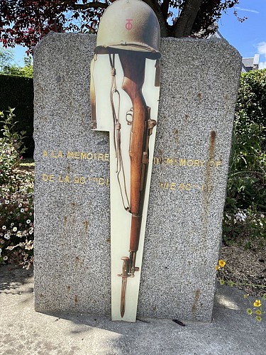 Stèle 90ème DI zoom - PICAUVILLE