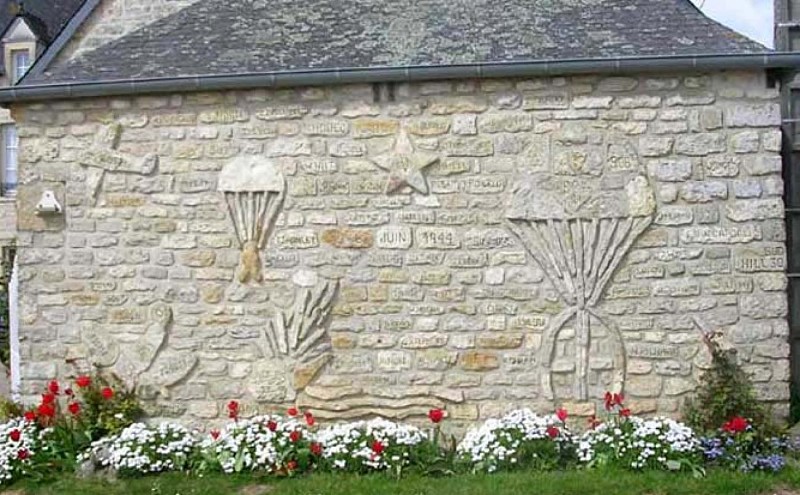 Mur Lucien Hasley 2 - Picauville