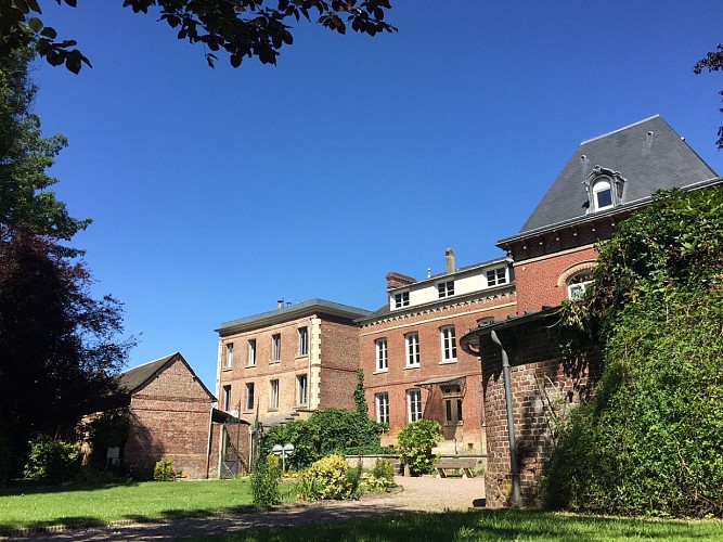 La maison du parc où se trouve la bibliothèque