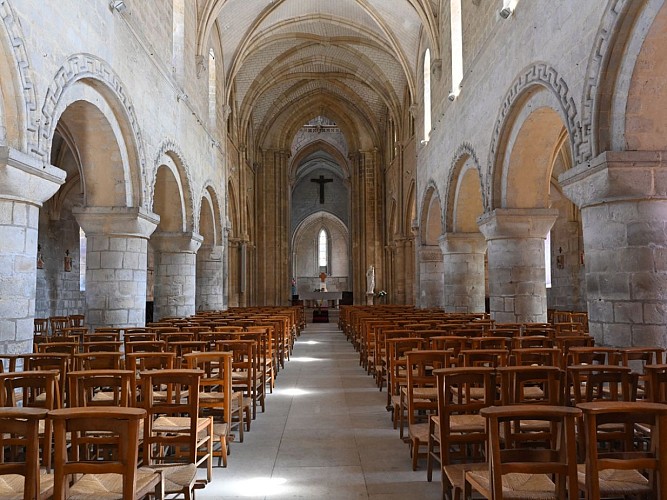 1-1©Jean-Paul-Calvet-Église