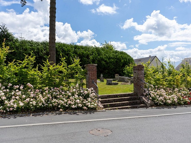 L'Enclos Protestant - Les-Trois-Pierres
