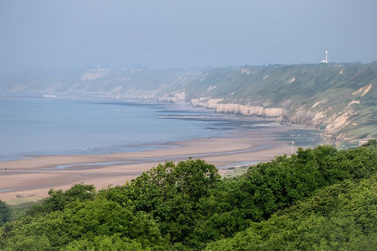 Vue sur le littoral normand depuis Omaha Beach. / © Thierry Houyel