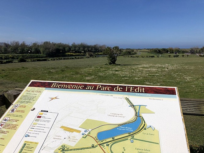 PARC-DE-L-EDIT-COURSEULLES-SUR-MER-TABLE-D-ORIENTATION-CREDIT-MATHILDE-LELANDAIS