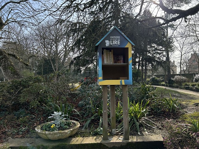 parc-de-la-baleine-boite-à-livre-luc