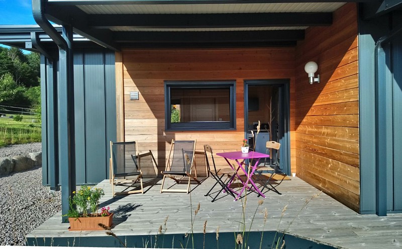 Apple and mirabelle plum apartment