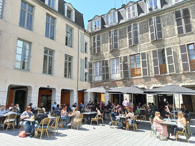 Place Reine Marguerite - Pau - les terrasses de cafés