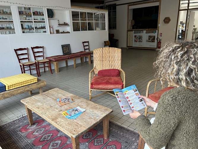 au-charbon-courseulles-salon-flyer