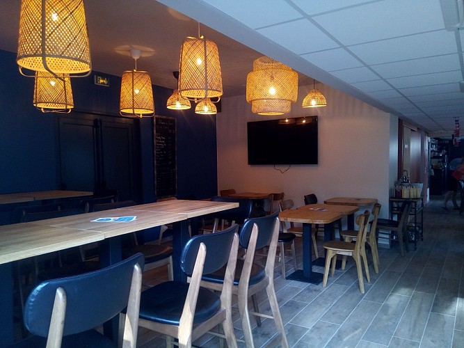 L'Aincontournable - bar à bières - bar à vins - restauration midi