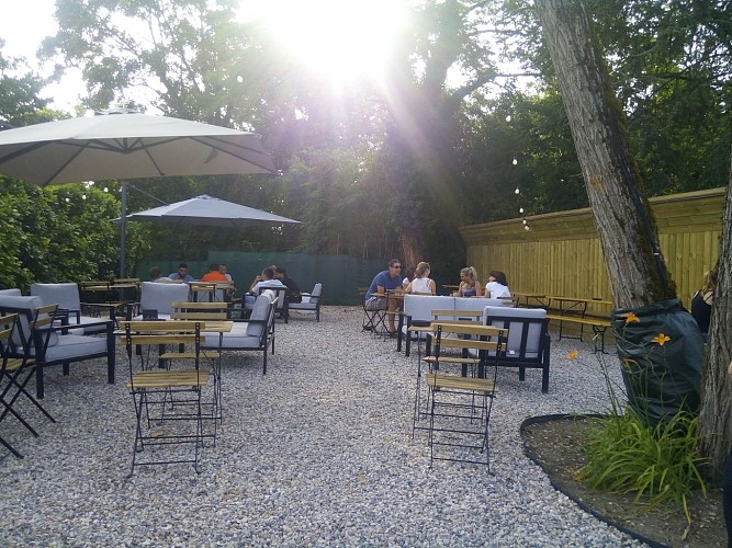 L'Aincontournable - bar à bières - bar à vins - restauration midi