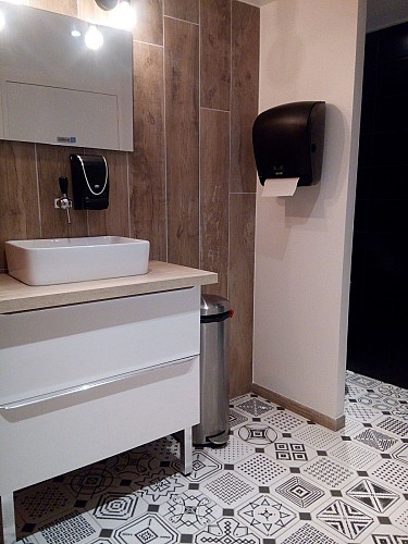 L'Aincontournable - bar à bières - bar à vins - restauration midi