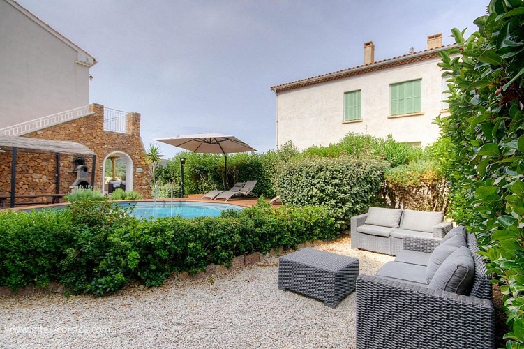 A L'OMBRE DU CLOCHER